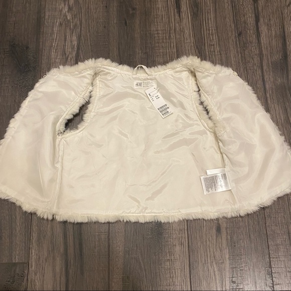 ๐Host Pick๐ H&M Faux Fur Vest - Picture 2 of 6
